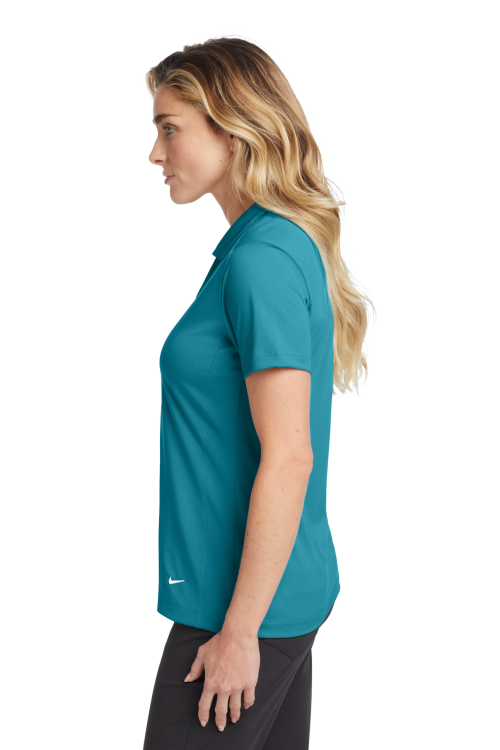 637165_BLUSTERY_MODEL_SIDE